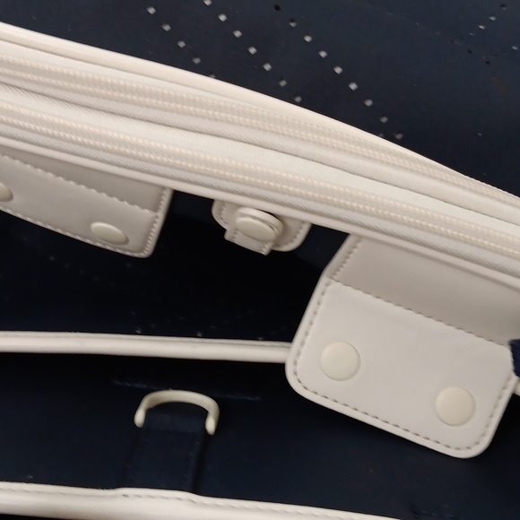 TORY SPORT..CONVERTIBLE PERFORATED T-TENNIS TOTE.. - Picture 6 of 11